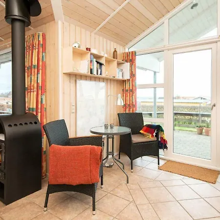 Prázdninový dům Four-bedroom Holiday In Sjolund 1 *