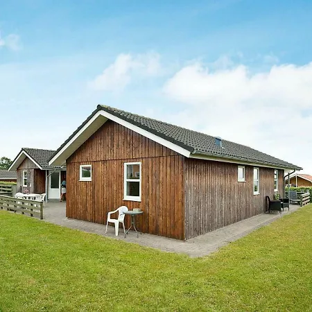 Prázdninový dům Four-bedroom Holiday In Sjolund 1